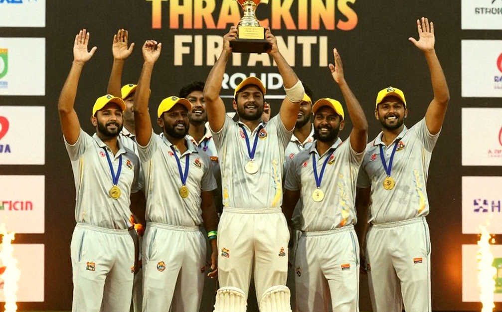 শীর্ষে দাঁড়িয়ে যেই বিদায়: হারমানপ্রীত কৌরের নেতৃত্ব-যুগের সমাপ্তি আর ভারতীয় নারী ক্রিকেটের উত্তরাধিকার প্রশ্ন