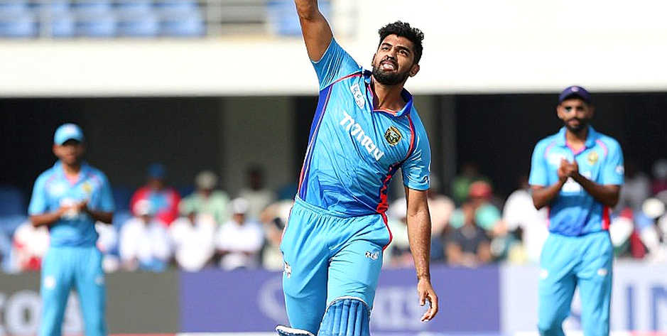 রেগুলার সিজনের লুকানো জ্যামিতি: পাওয়ারপ্লের দুই ফিল্ডার, ডেথ ওভারের ভারী পা আর ক্রিকেটের 'হাফ-স্পেস'